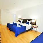 Hilltop Oasis Lisboa מלון אוייראס