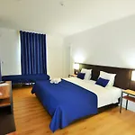 Hilltop Oasis Lisboa 4* אוייראס