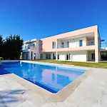 Hilltop Oasis Lisboa 4* אוייראס