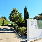 Hilltop Oasis Lisboa מלון אוייראס