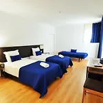 Hilltop Oasis Lisboa Отель Оэйраш