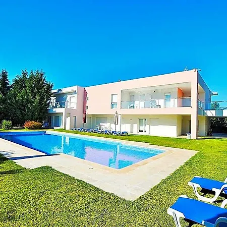 Hilltop Oasis Lisboa
