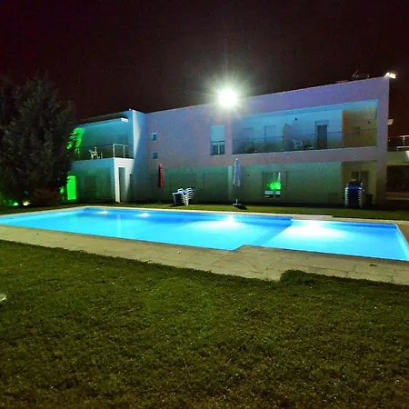 Hilltop Oasis Lisboa Hotel 4*