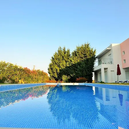 Hilltop Oasis Lisboa