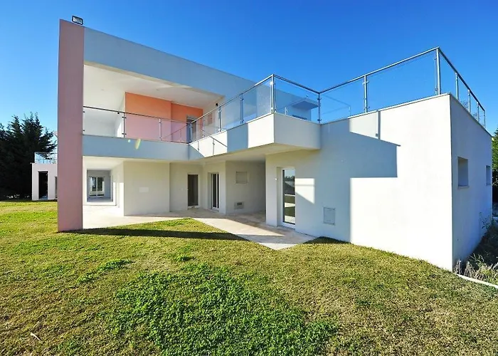 Hilltop Oasis Lisboa