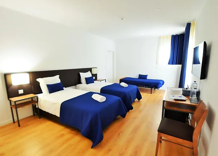 Hilltop Oasis Lisboa מלון אוייראס