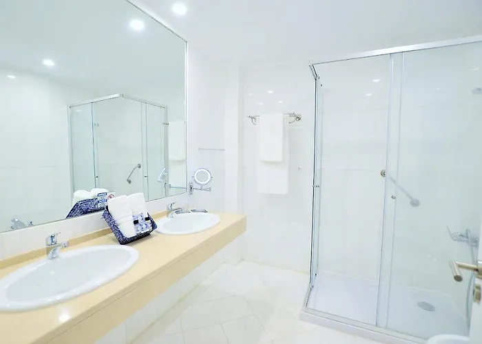 Hilltop Oasis Lisboa מלון